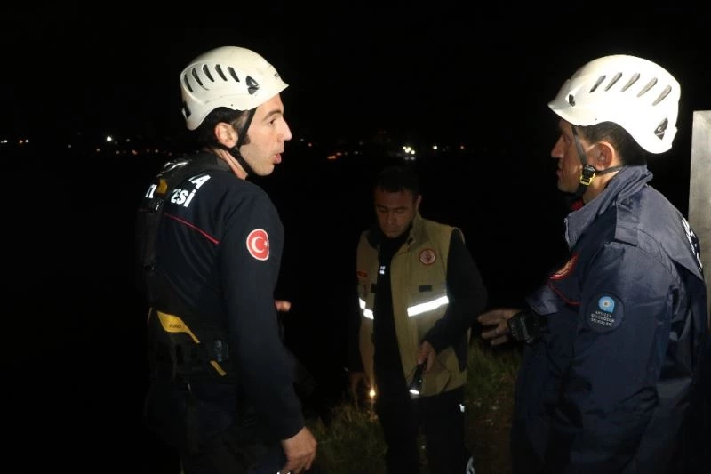 Kayıp üniversite öğrencisine ait kulaklık, ayakkabı ve şapka bulundu

