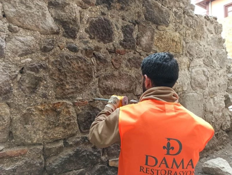 Başkent’in tarihi çeşmelerinde titiz çalışma
