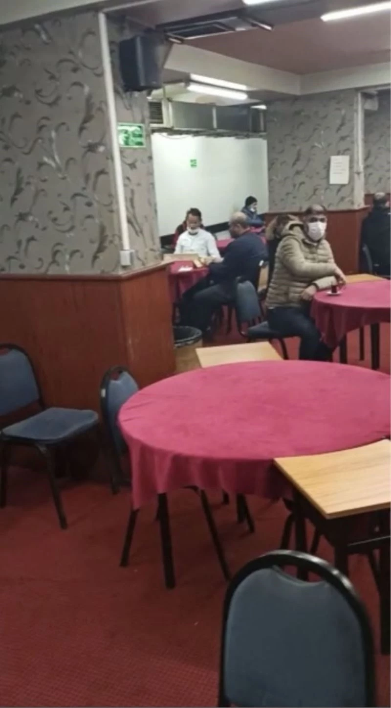 (Özel) İstanbul’da kıraathaneye okey baskını: 49 kişiye 169 bin lira ceza
