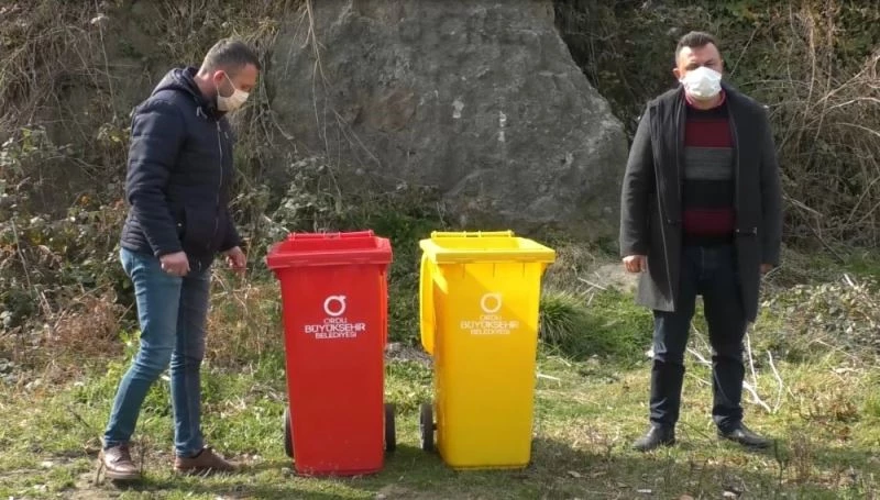 Çöp konteynerinin denize atılmasına tepki
