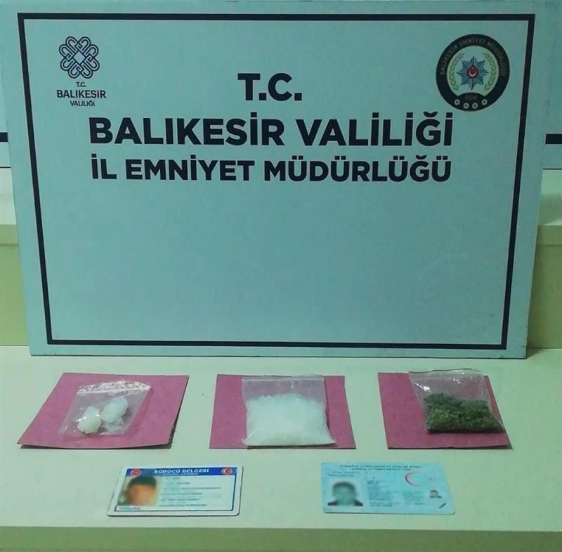 Balıkesir’de polis 10 uyuşturucu zanlısını yakaladı
