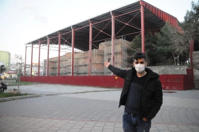 Cizreliler tarihi Kırmızı Medrese’deki restorasyon çalışmalarının devam etmesini istiyor
