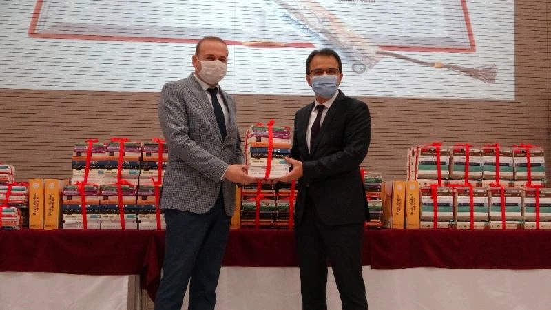 Çankırı’da ’Yarenler Okuyor’ projesi kapsamında kitap okuma seferberliği başladı
