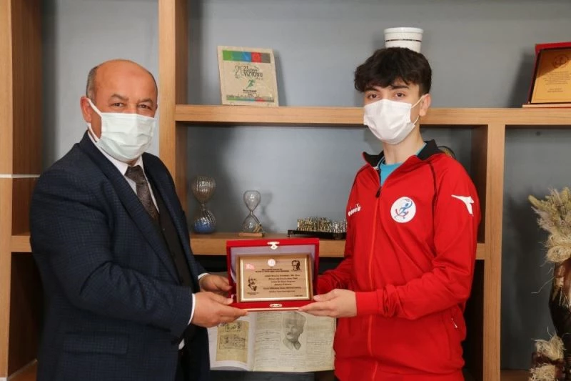 İstiklal Marşı slogan yarışmasında Türkiye üçüncüsü Kütahya’dan
