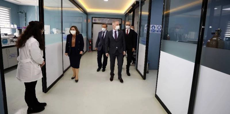 Vali Gül’den ayakkabı test laboratuvarına övgü
