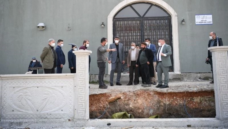 Kocaman, Akşemseddin Cami çalışmalarını inceledi
