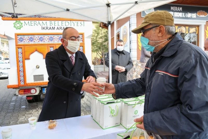 Meram’da arpa ekmeği ve hoşaf dağıtıldı
