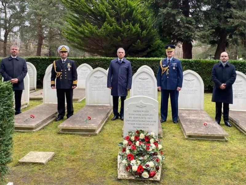 Büyükelçi Yalçın’dan 18 Mart Şehitleri Anma Gününde Brookwood Şehitliğine ziyaret

