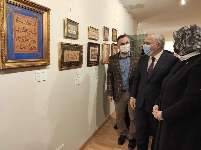 Hattat Abdurrahman Kılıç’ın ‘Asar’ isimli sergisi Fatih’te açıldı
