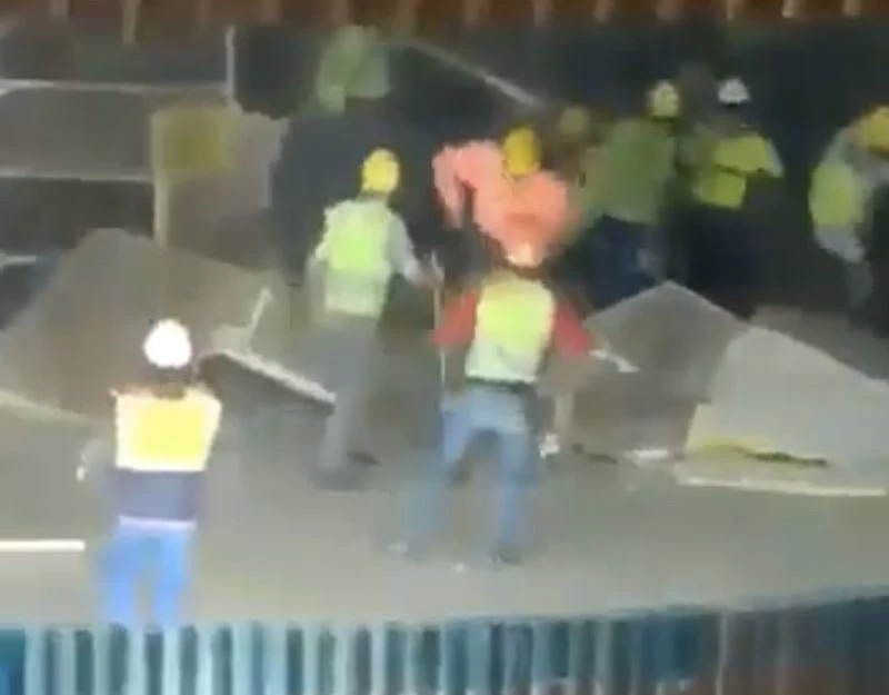 AKM inşaatında asma tavanın çökme anı kamerada
