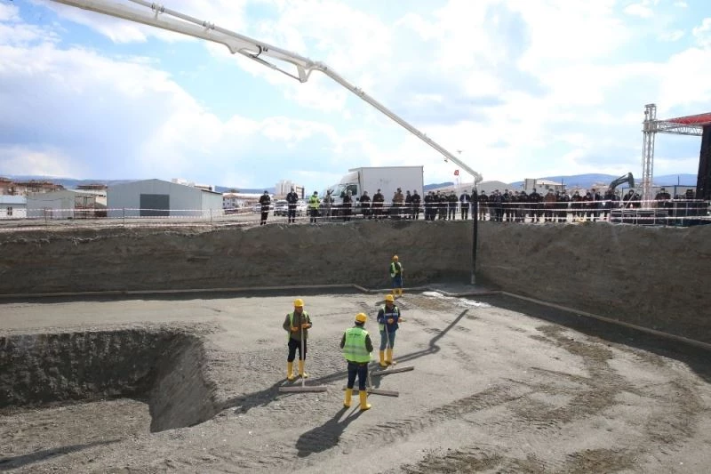 Turhal’da 296 konut, işyeri ve caminin temeli törenle atıldı
