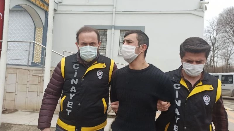 Uyuşturucu ile alkolü birlikte alınca yarım saatte 3 kişiyi bıçakladı
