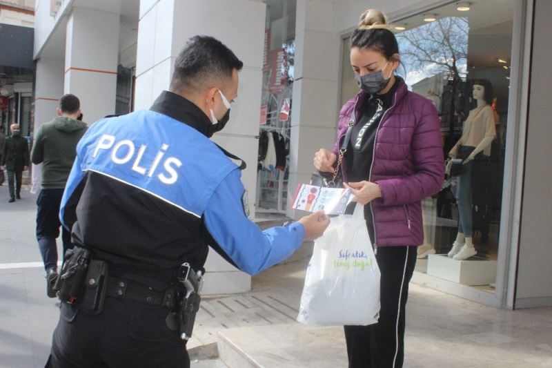 Polisler Adıyaman’ın rengini mavi yapmak için broşür dağıttı
