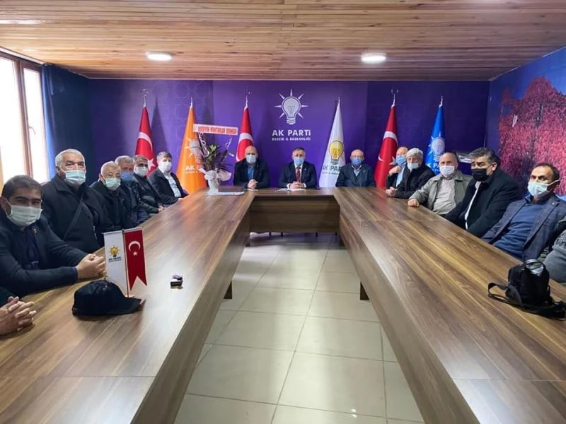 Bozüyüklü muhtarlardan AK Parti’ye ziyaret
