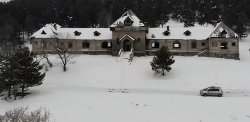 Sarıkamış Katerina Av Köşkü bakımsızlıktan dolayı yıkılıyor
