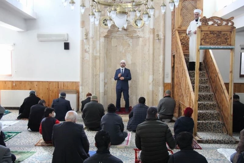 Bu camide cuma hutbesi işaret dili ile okunuyor
