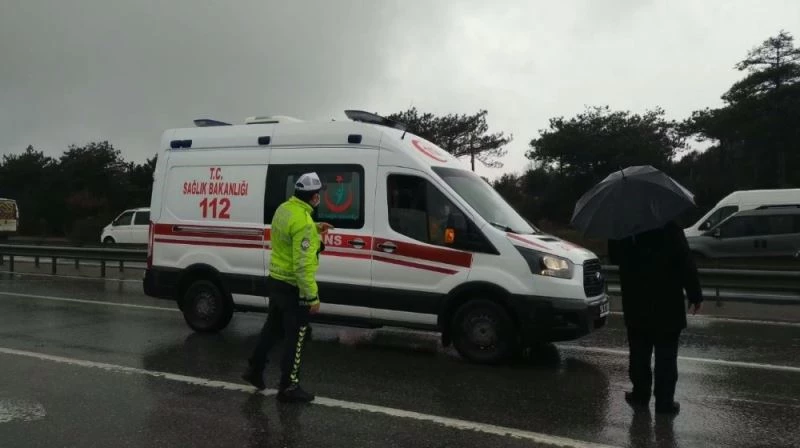 Arnavutköy’de çevik kuvvet polislerini taşıyan minibüs kaza yaptı
