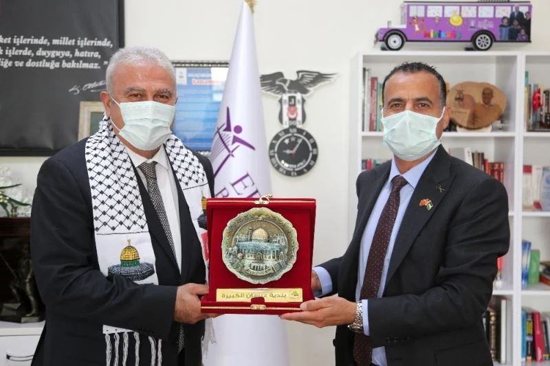 Efeler ile Filistin Abasan Al-Kabira Belediyeleri kardeş şehir oluyor
