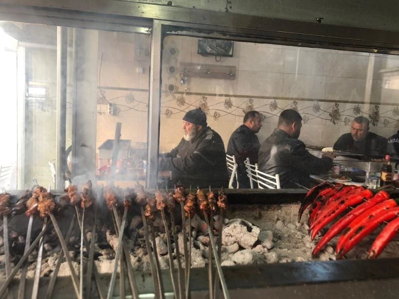 Ocak başında kebap ciğer keyfi
