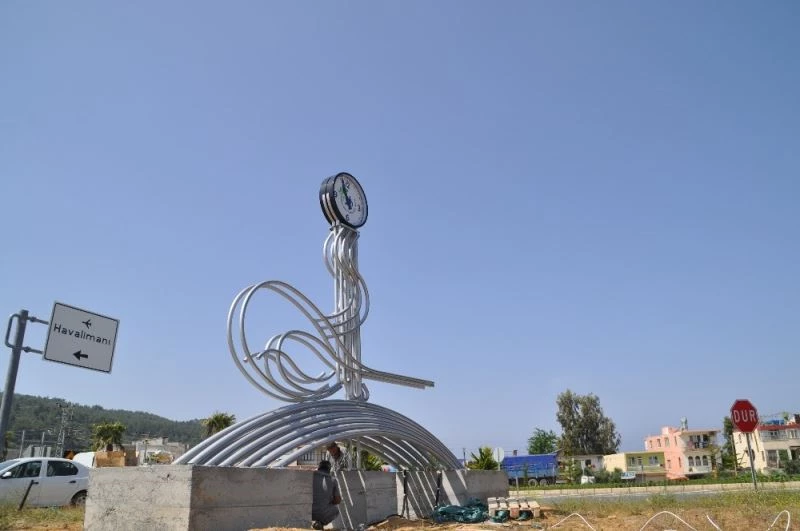 CHP’li belediye kavşaktaki Osmanlı tuğrasını kaldırdı
