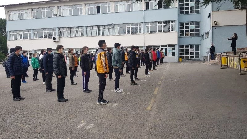 Karabük’te öğrenciler uzun zaman sonra okulla buluştu
