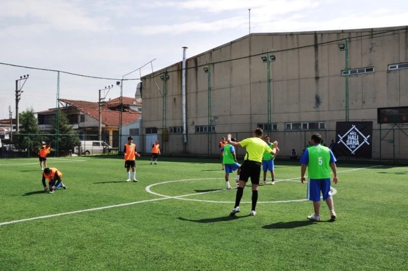 Orta riskli Denizli’de halı sahalar açıldı
