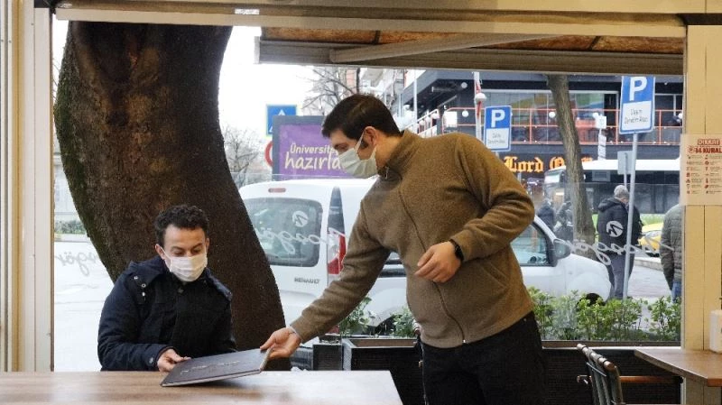 Kafe ve restoranlar müşteri almaya başladı
