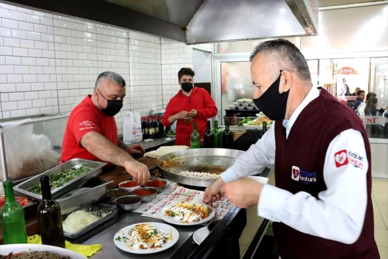Mersinli tantuniciler müşterilerini ağırlamanın mutluluğunu yaşıyor