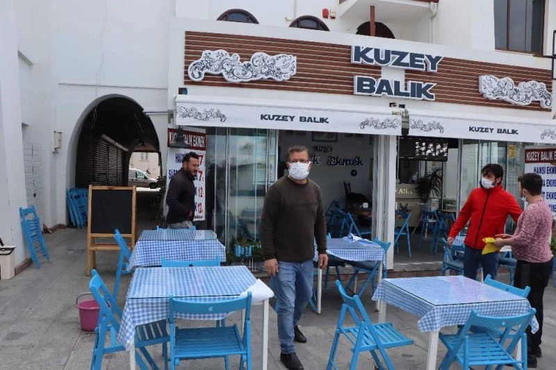 Kuşadası’nda normalleşme süreci başladı, lokantalar ve kafeler açıldı
