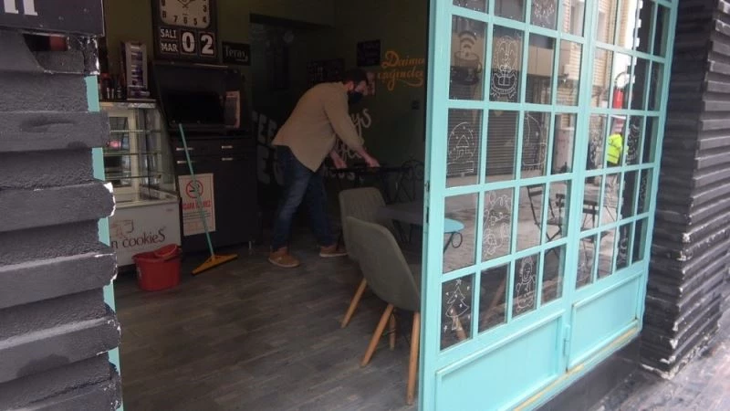 Kafe ve restoranlar ilk masa müşterilerini almaya başladı
