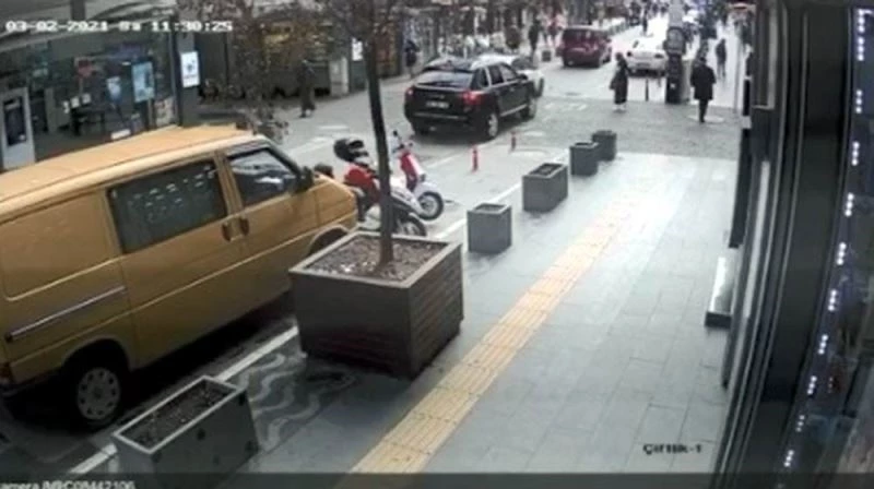 Lüks cipin 3 kişinin yaralanmasına yol açtığı kaza kamerada
