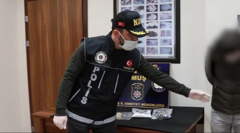Midesinden 305 gram uyuşturucu çıktı
