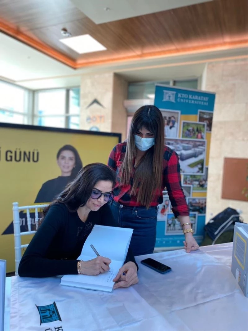 Dr. Garakhanova, Adanalılara dijital dünyayı anlattı
