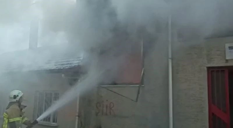 Yangında çocuklarını içeride zannetti, sinir krizi geçirdi
