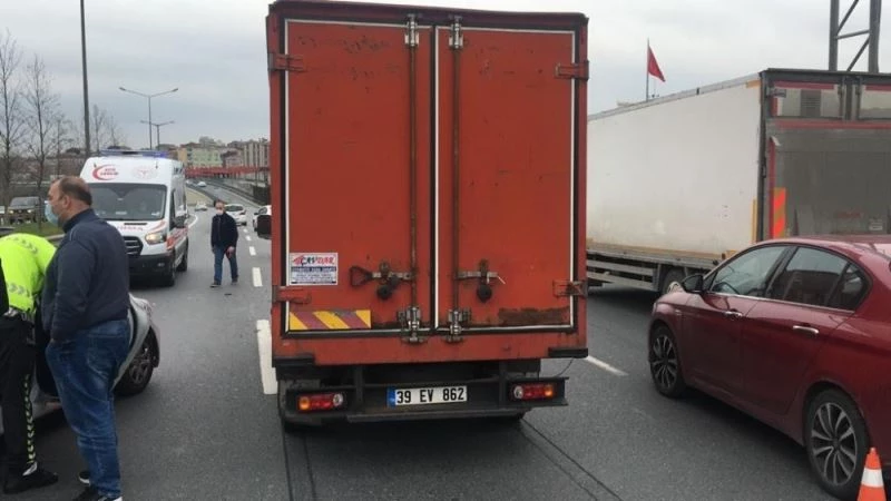 (Özel) Esenlerde zincirleme kaza: Kilometrelerce araç kuyruğu oluştu
