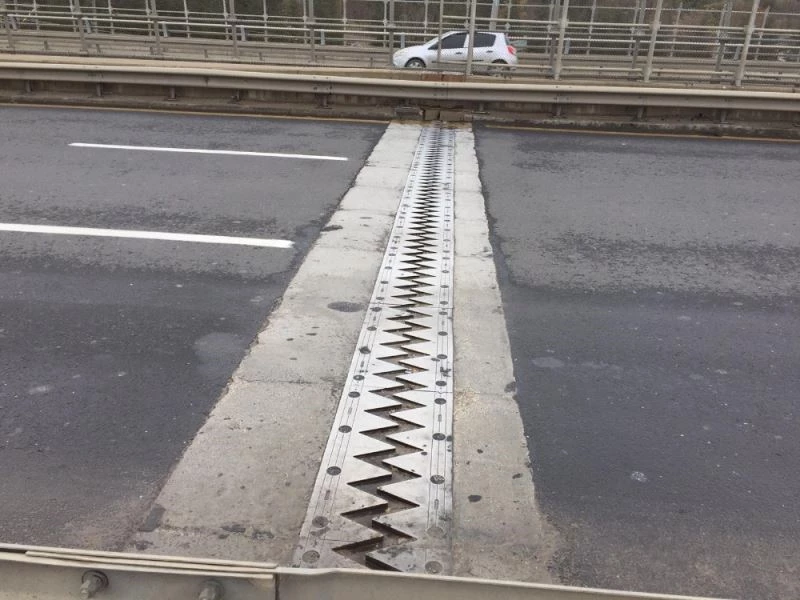 Başkent köprülerinde derz yenileme çalışmaları devam ediyor
