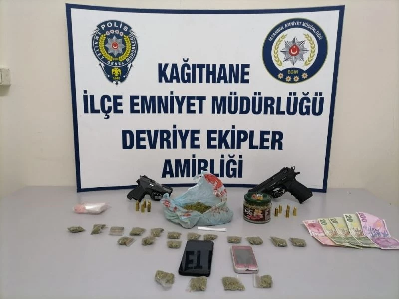 (Özel) İstanbul’da silahlı torbacılar tartışmada havaya ateş açınca yakalandı
