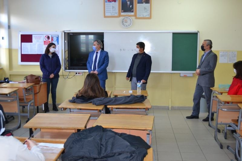 Milli Eğitim Müdürü Yiğit, Farabi Anadolu Lisesi’ni ziyaret etti
