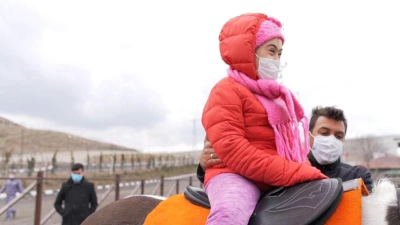 Sincan hayvan barınağının özel ziyaretçileri
