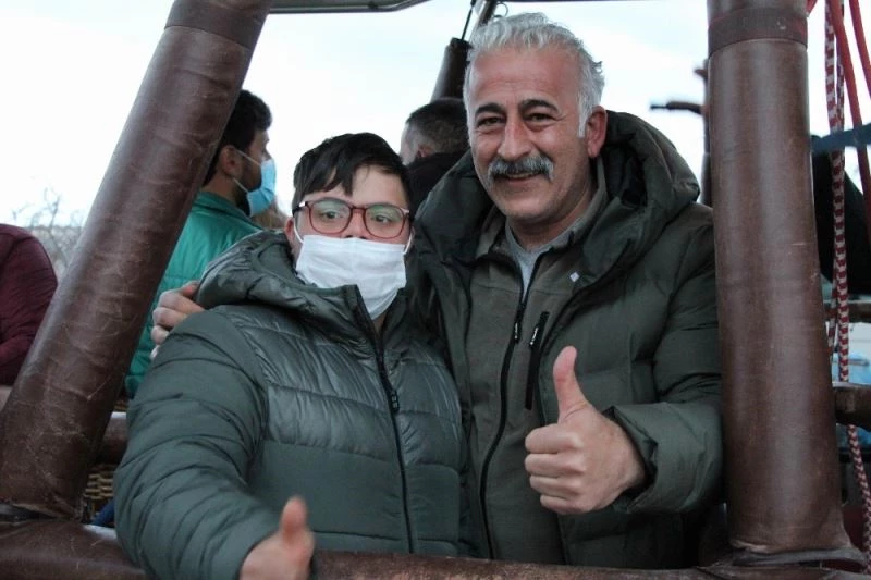 Down Sendromlu çocuklar Kapadokya’da balona bindi
