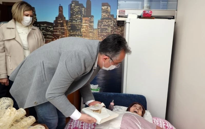 Belediye Başkanı Savran 101 yaşındaki Taibe nineyi ziyaret etti
