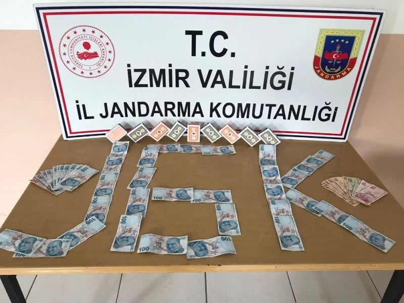 Kısıtlamayı hiçe sayıp bahçedeki çadırda kumar oynayan 6 kişiye suçüstü
