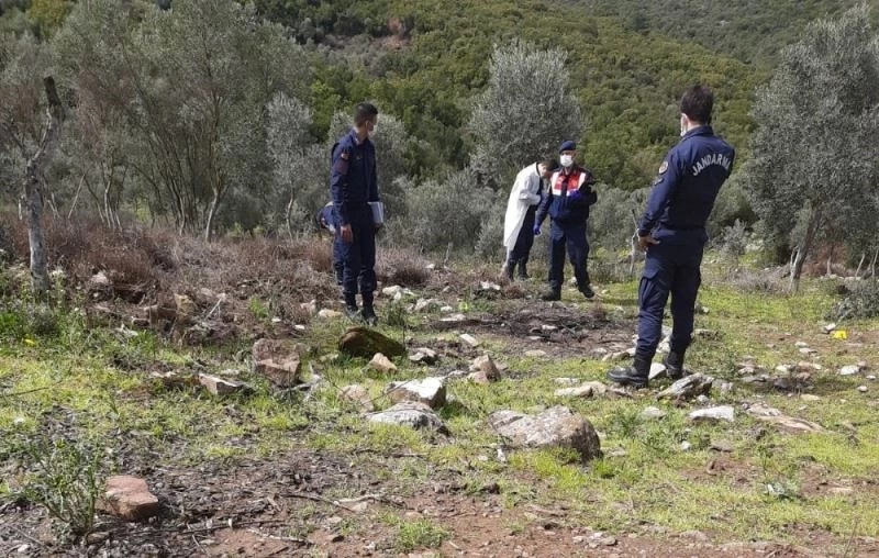 İzmir’de yeğen dehşeti: Bir amcasını öldürdü, diğerini yaraladı
