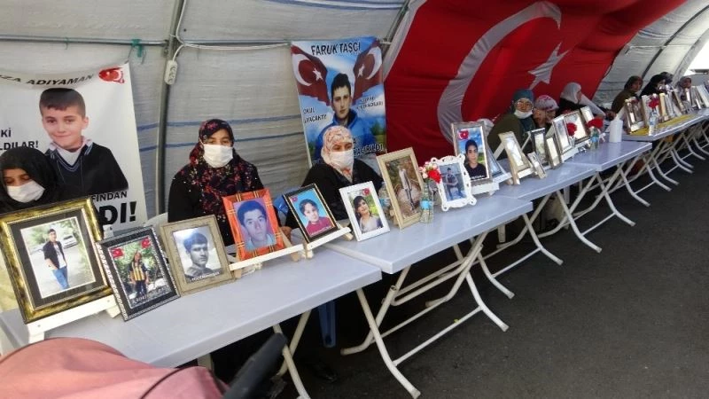 Evlat nöbetindeki aileler çocuklarını HDP’den istemeye devam ediyor
