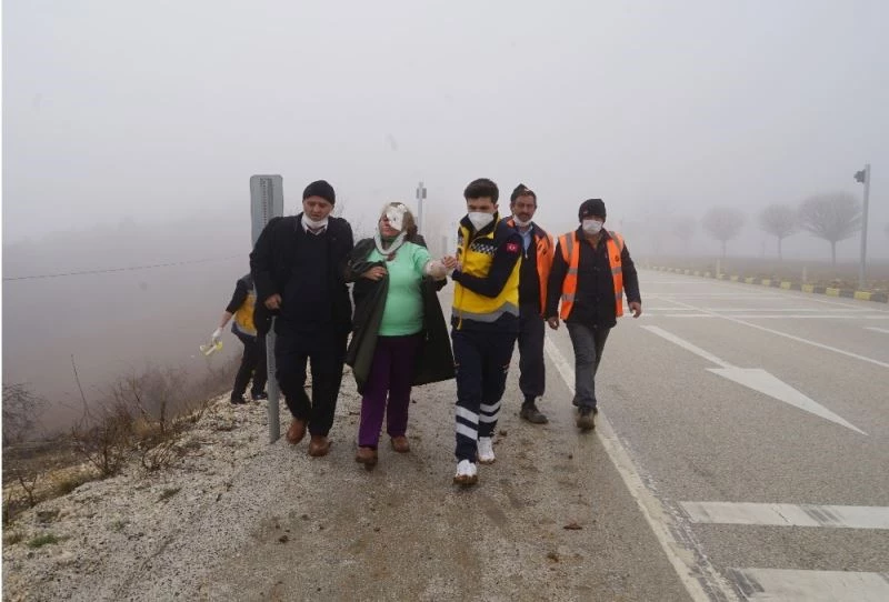 Düğüne giden özel harekat polisi, yoğun siste önünü göremeyince tarlaya uçtu
