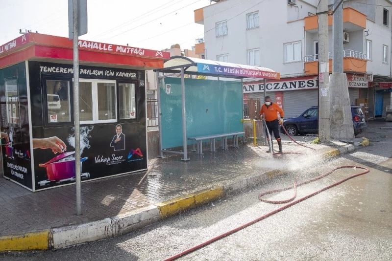 Büyükşehir Belediyesi ekipleri, sokağa çıkma yasağında da çalıştı
