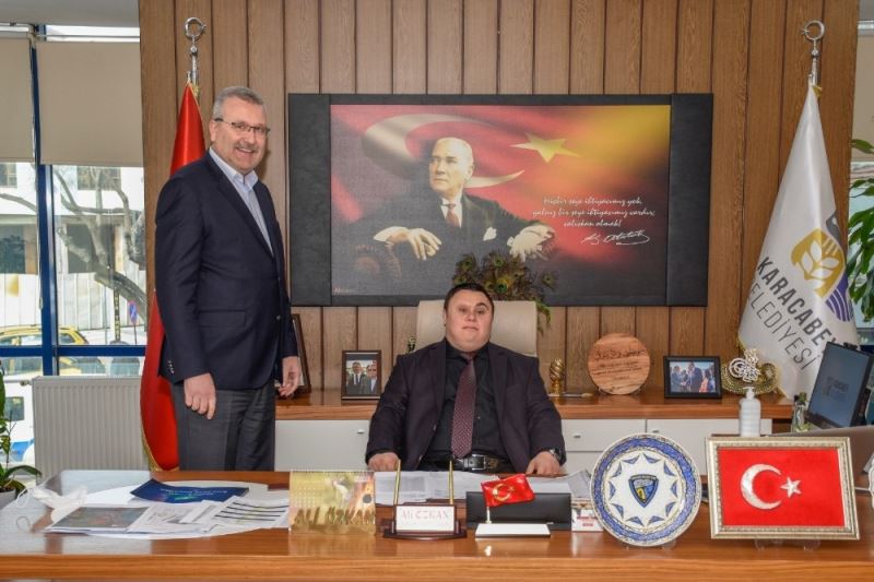 Başkan Özkan, koltuğunu Karacabey’in sevilen simalarından Şaban’a bıraktı
