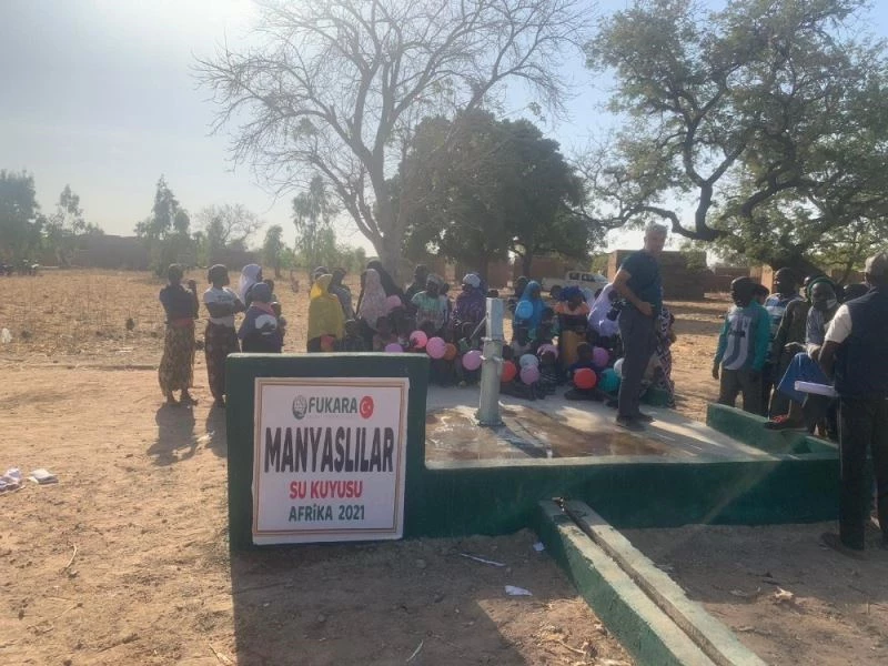 Manyaslı gençlerden Afrika’ya su kuyusu
