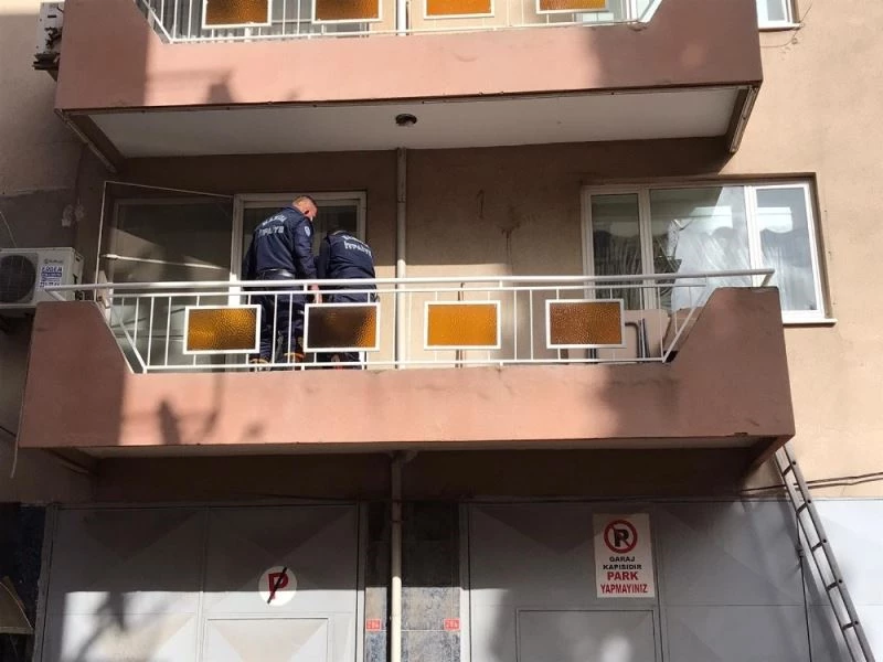 ‘Annem intihar edebilir’ dedi, itfaiye camı kırıp içeri girdi

