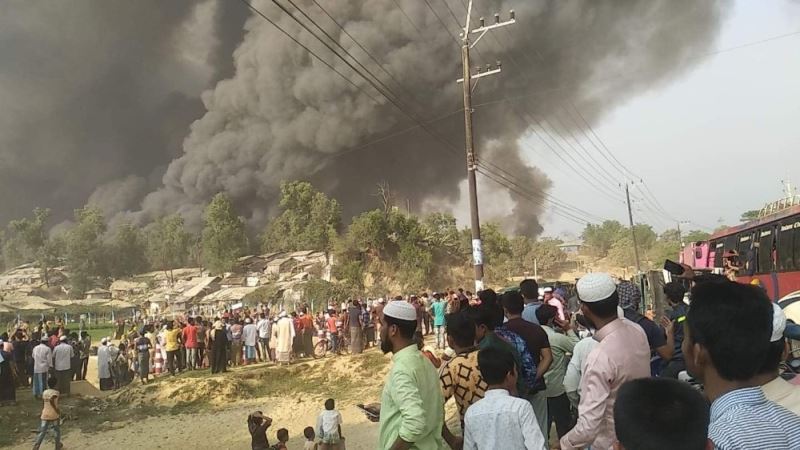 Bangladeş’te Arakanlı Müslümanların kampında yangın çıktı
